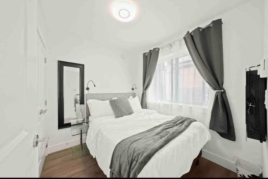 Entire New Cozy And Modern 2-Storey House Vancouver Eksteriør billede