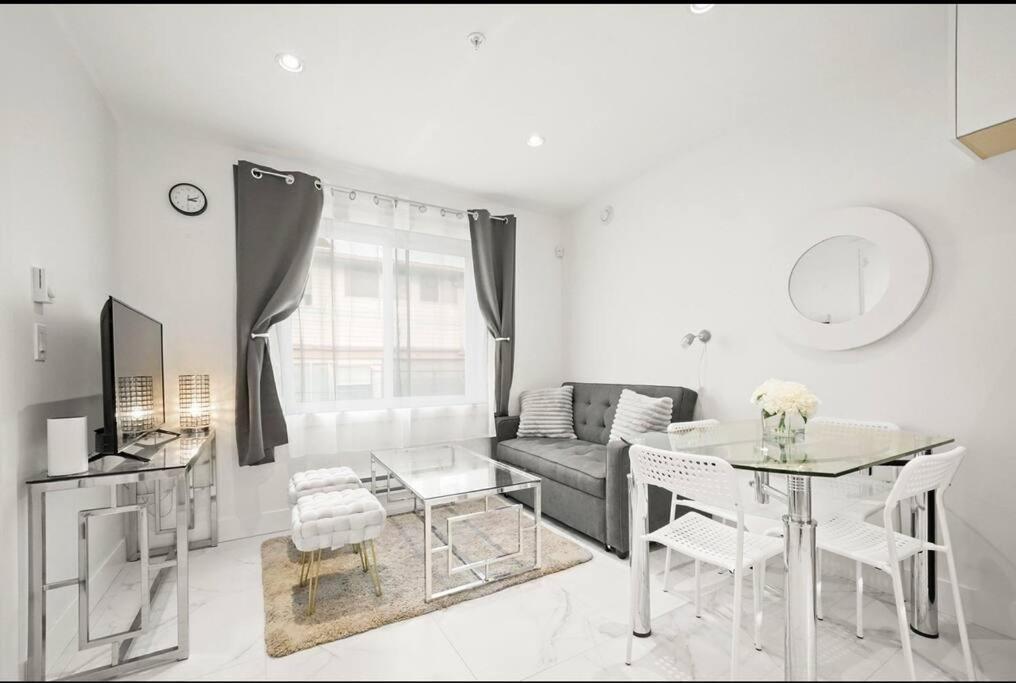 Entire New Cozy And Modern 2-Storey House Vancouver Eksteriør billede