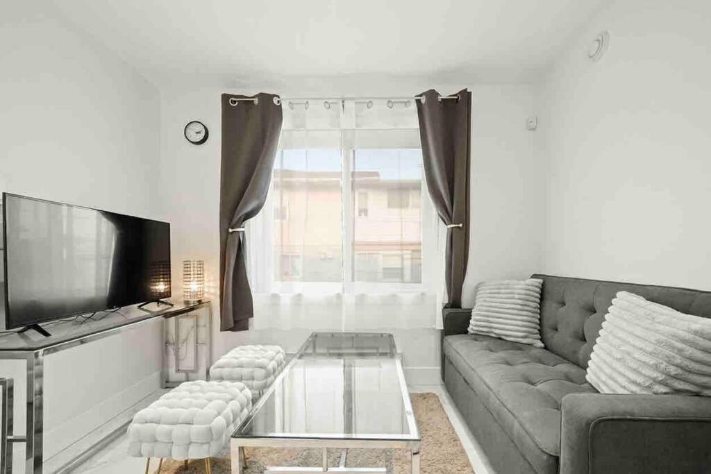 Entire New Cozy And Modern 2-Storey House Vancouver Eksteriør billede