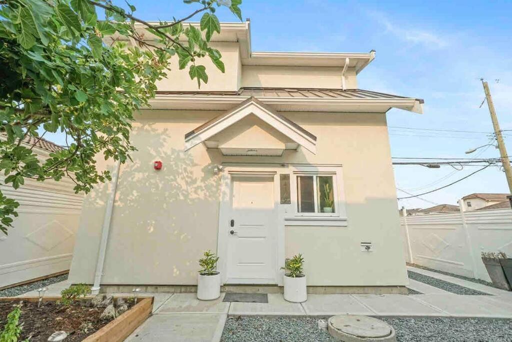 Entire New Cozy And Modern 2-Storey House Vancouver Eksteriør billede