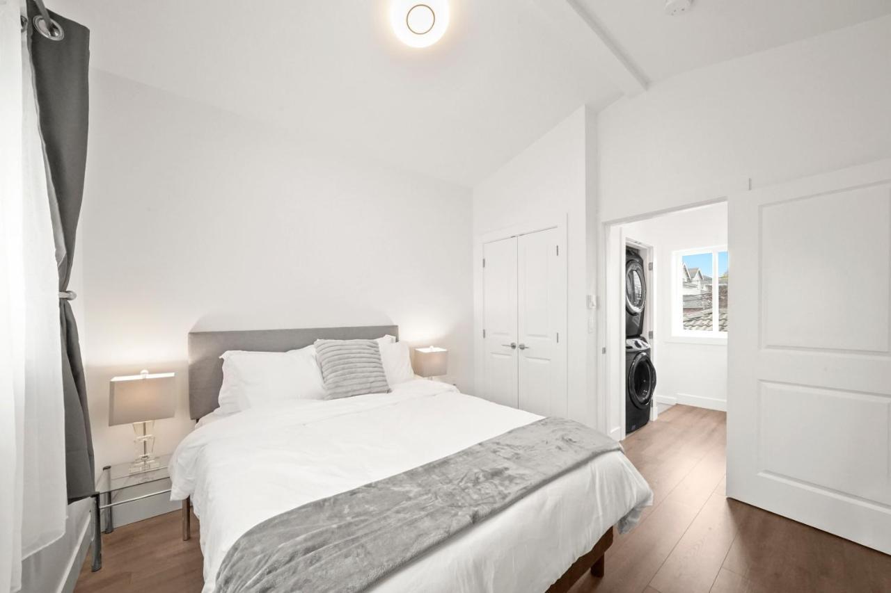 Entire New Cozy And Modern 2-Storey House Vancouver Eksteriør billede