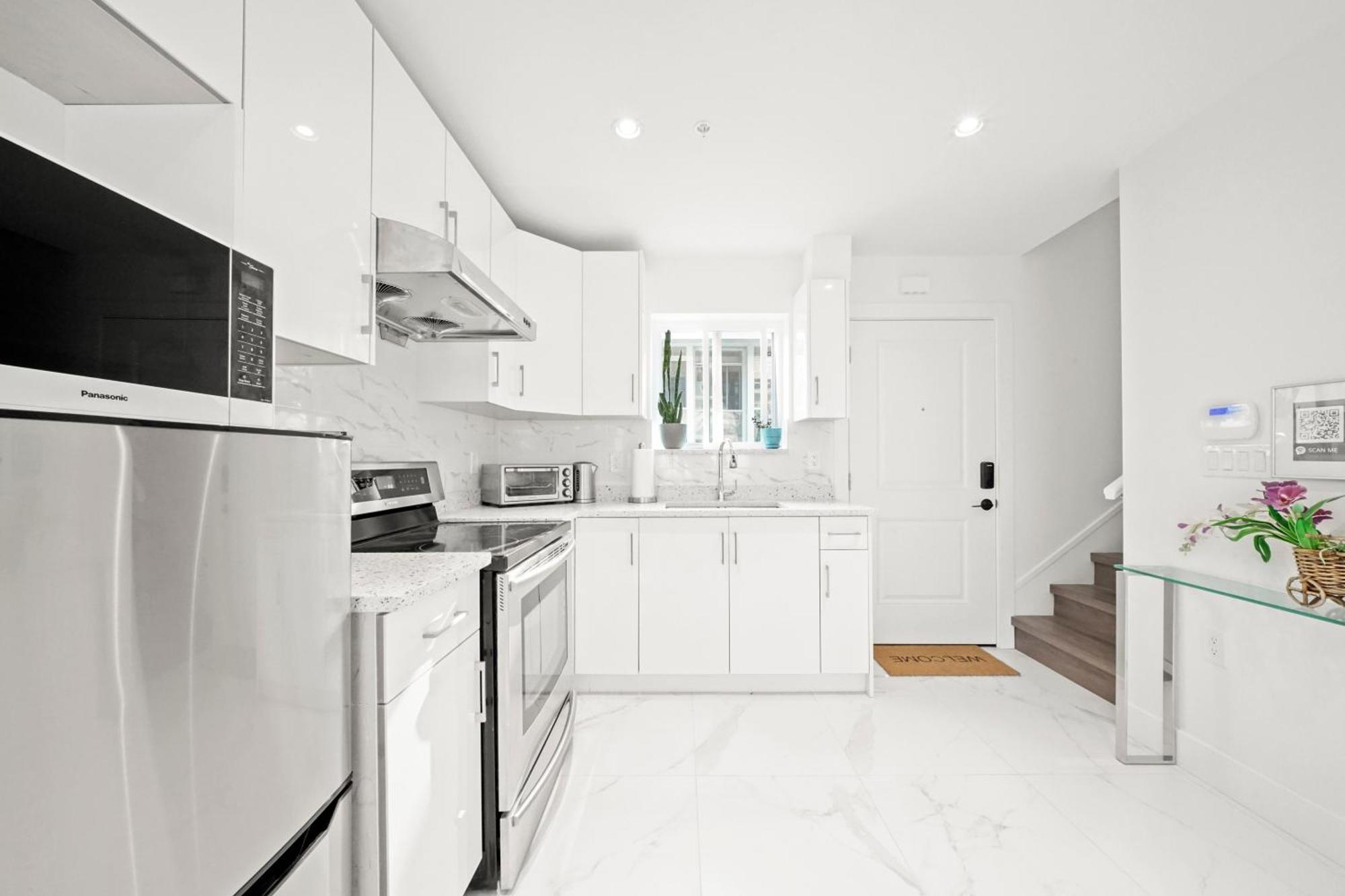 Entire New Cozy And Modern 2-Storey House Vancouver Eksteriør billede
