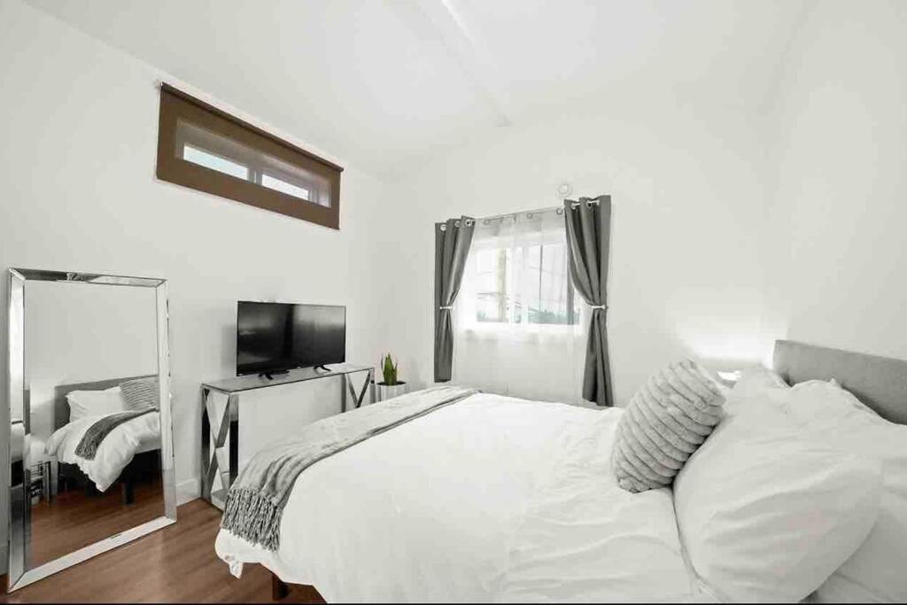 Entire New Cozy And Modern 2-Storey House Vancouver Eksteriør billede